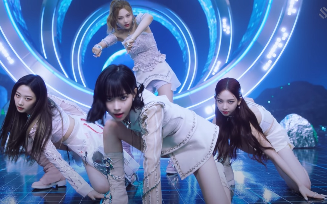 Grupo de k-pop Aespa faz coreografia no clipe de Savage