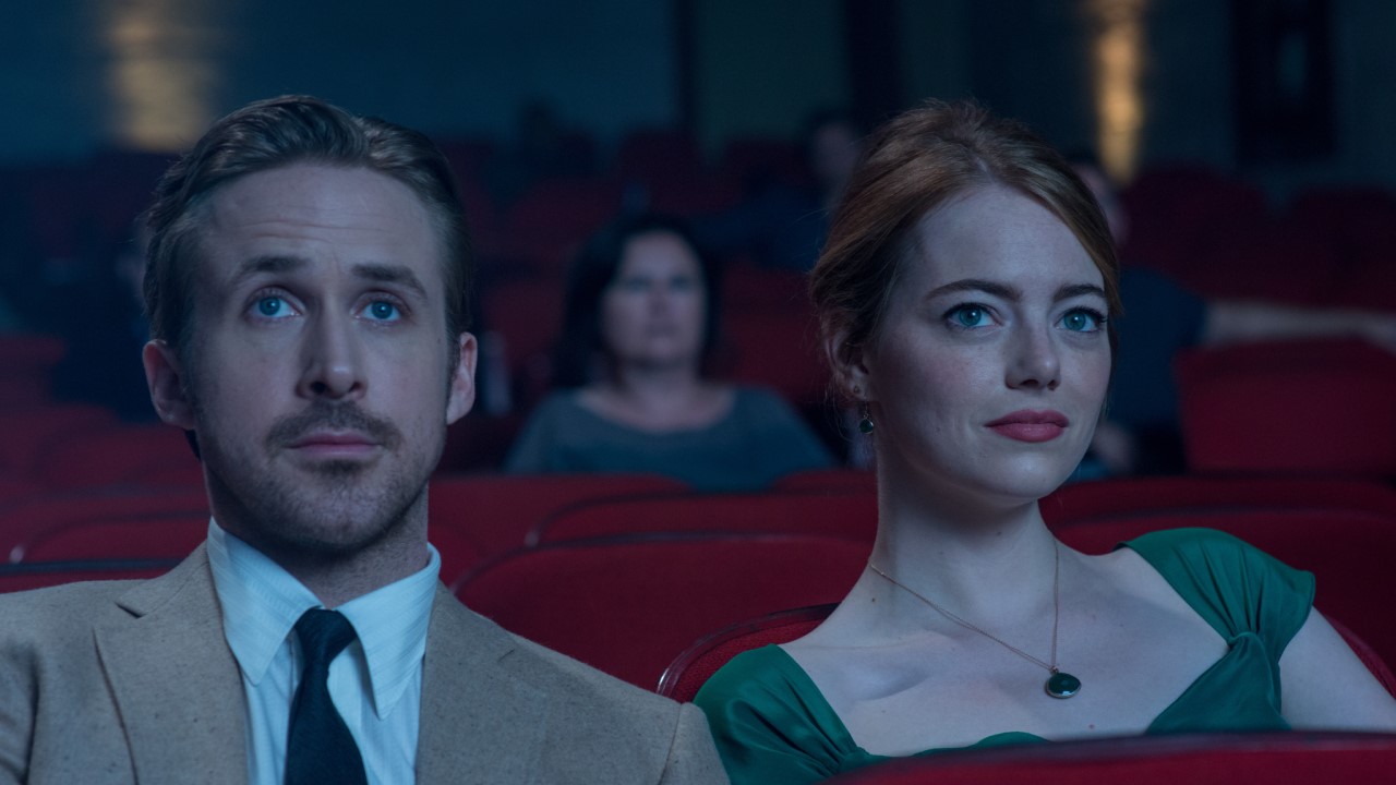 Ryan Gosling e Emma Stone em cena de La La Land