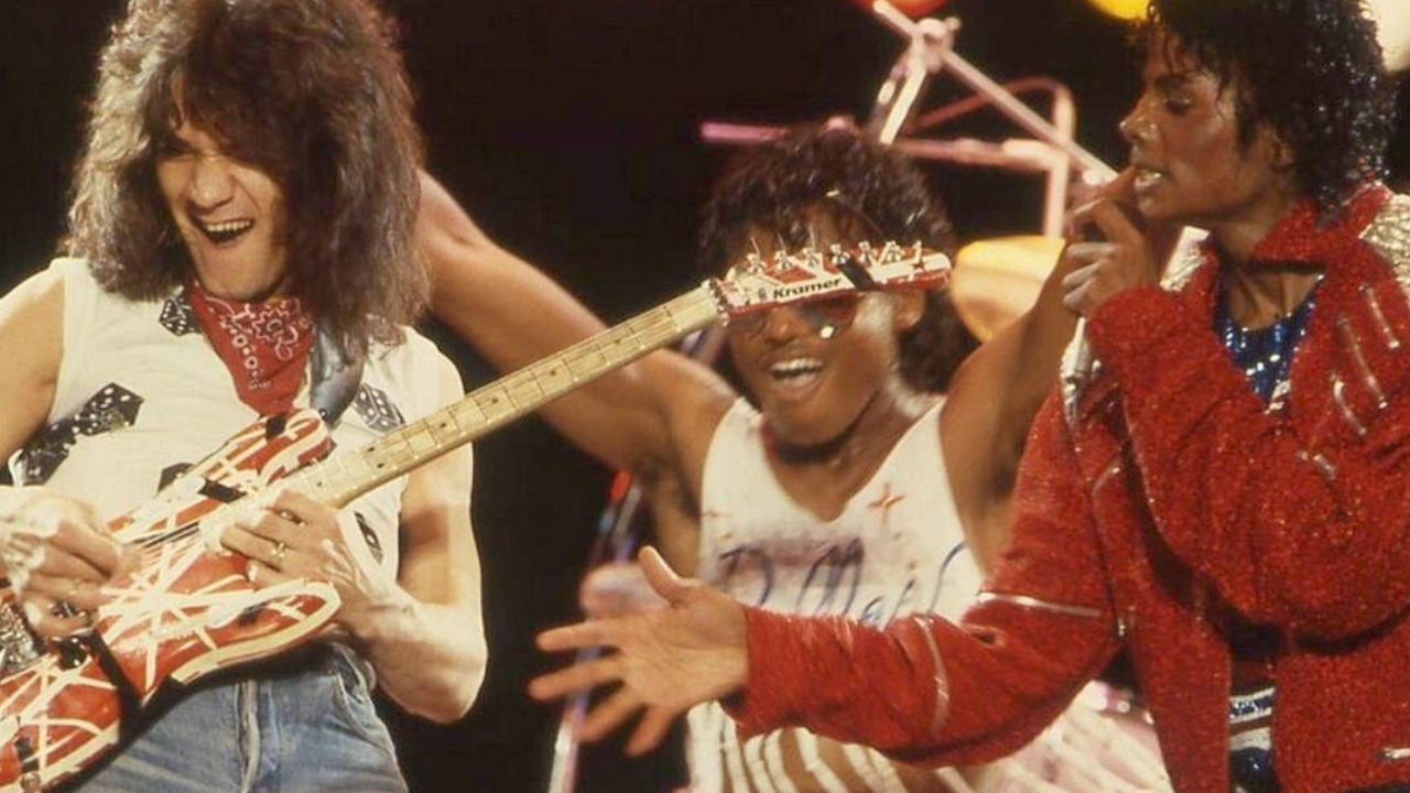Ed Van Halen e Michael Jackson em trecho de Beat It, faixa de Thriller
