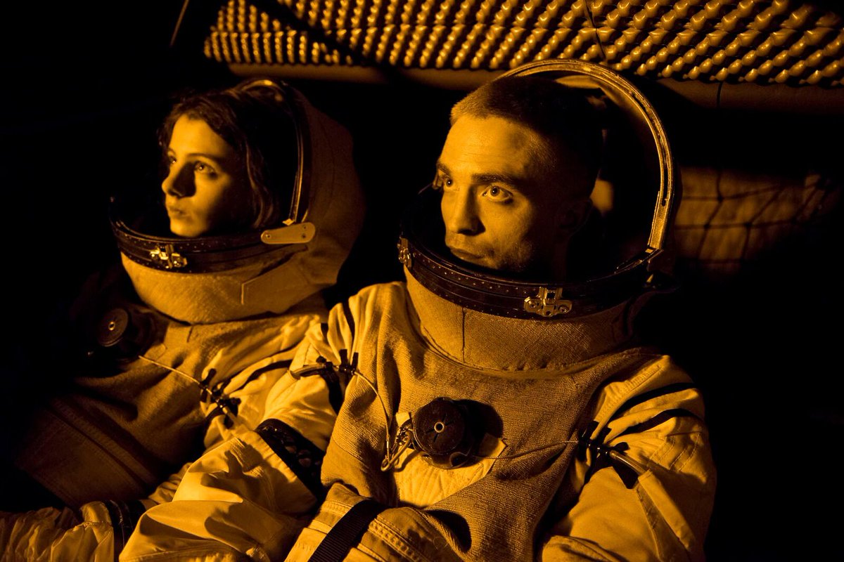 Robert Pattinson e Jessie Ross em cena da ficção científica High Life (2018)