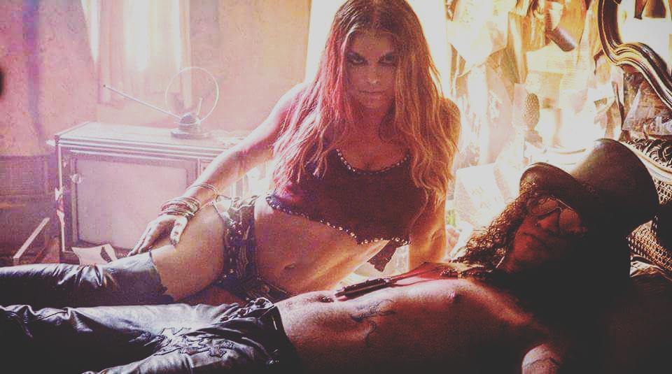Fergie e Slash em clipe de Beautiful Dangerous