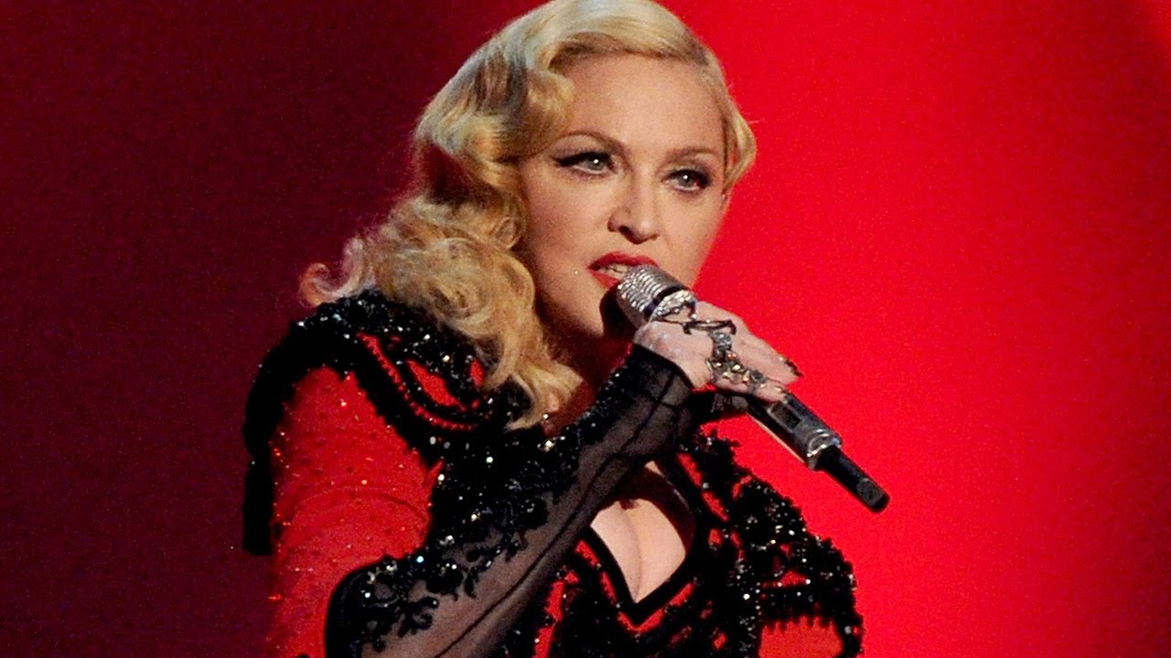 Madonna apresenta Living For Live, em Grammy 2015