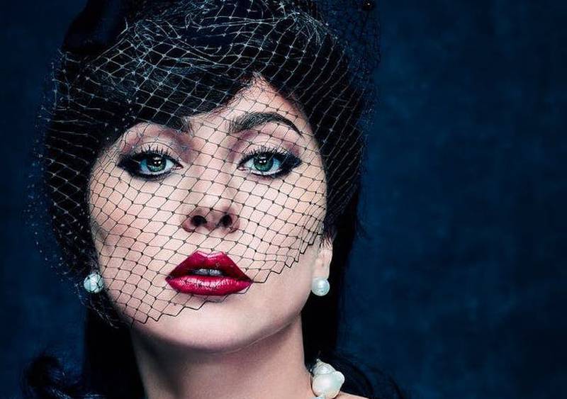 Lady Gaga no poster de Casa Gucci