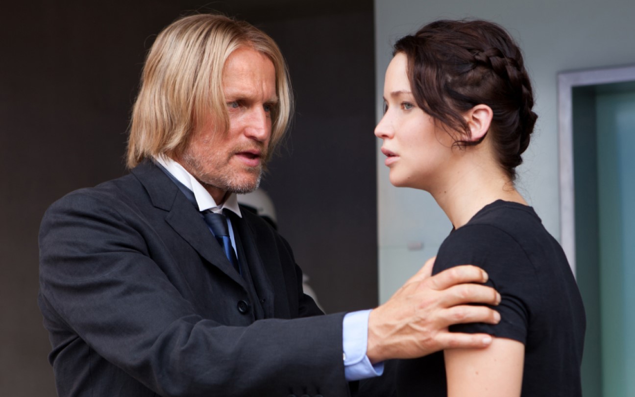 Woody Harrelson e Jennifer Lawrence em cena de Jogos Vorazes