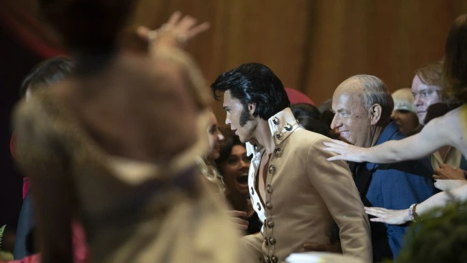 Cena do filme Elvis, dirigido por Baz Luhrmann