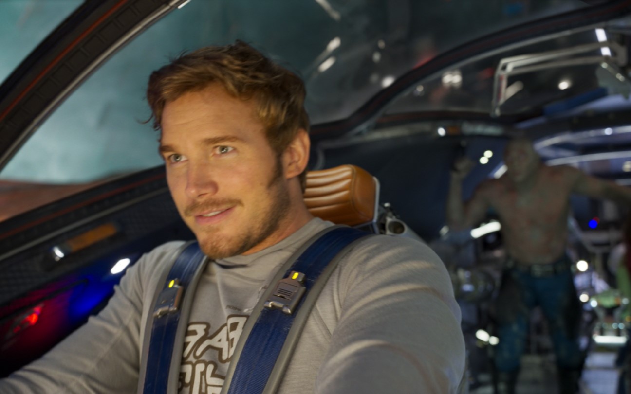 Chris Pratt em cena de Guardiões da Galáxia Vol. 2