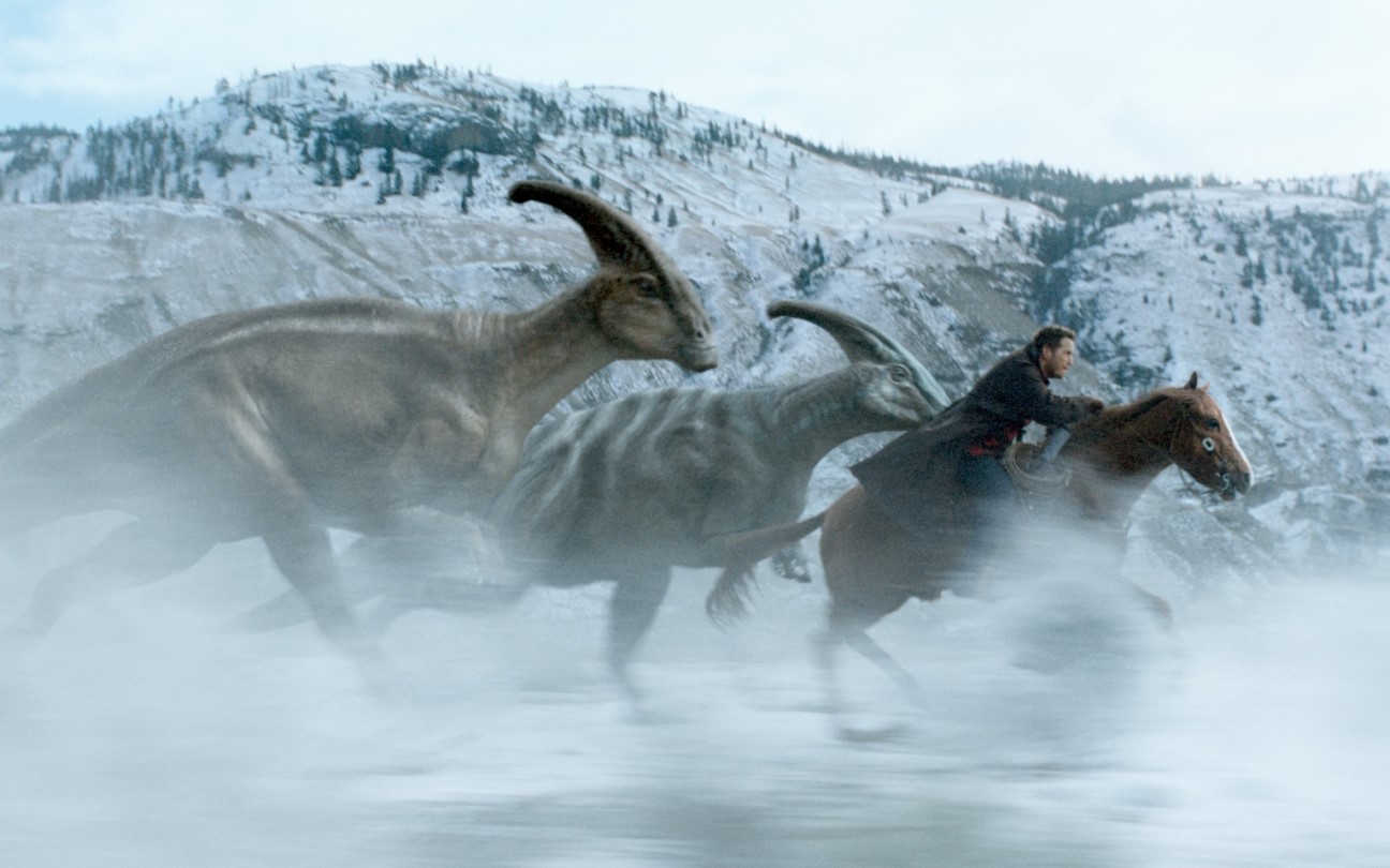 Chris Pratt em cena de Jurassic World: Domínio