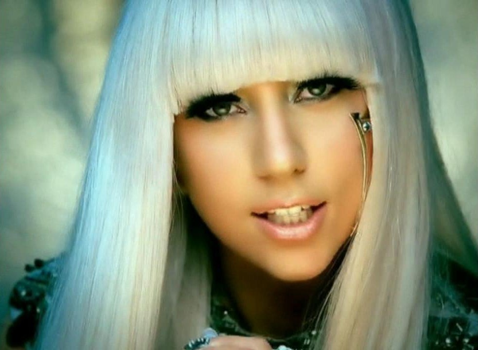 Lady Gaga em trecho de Poker Face