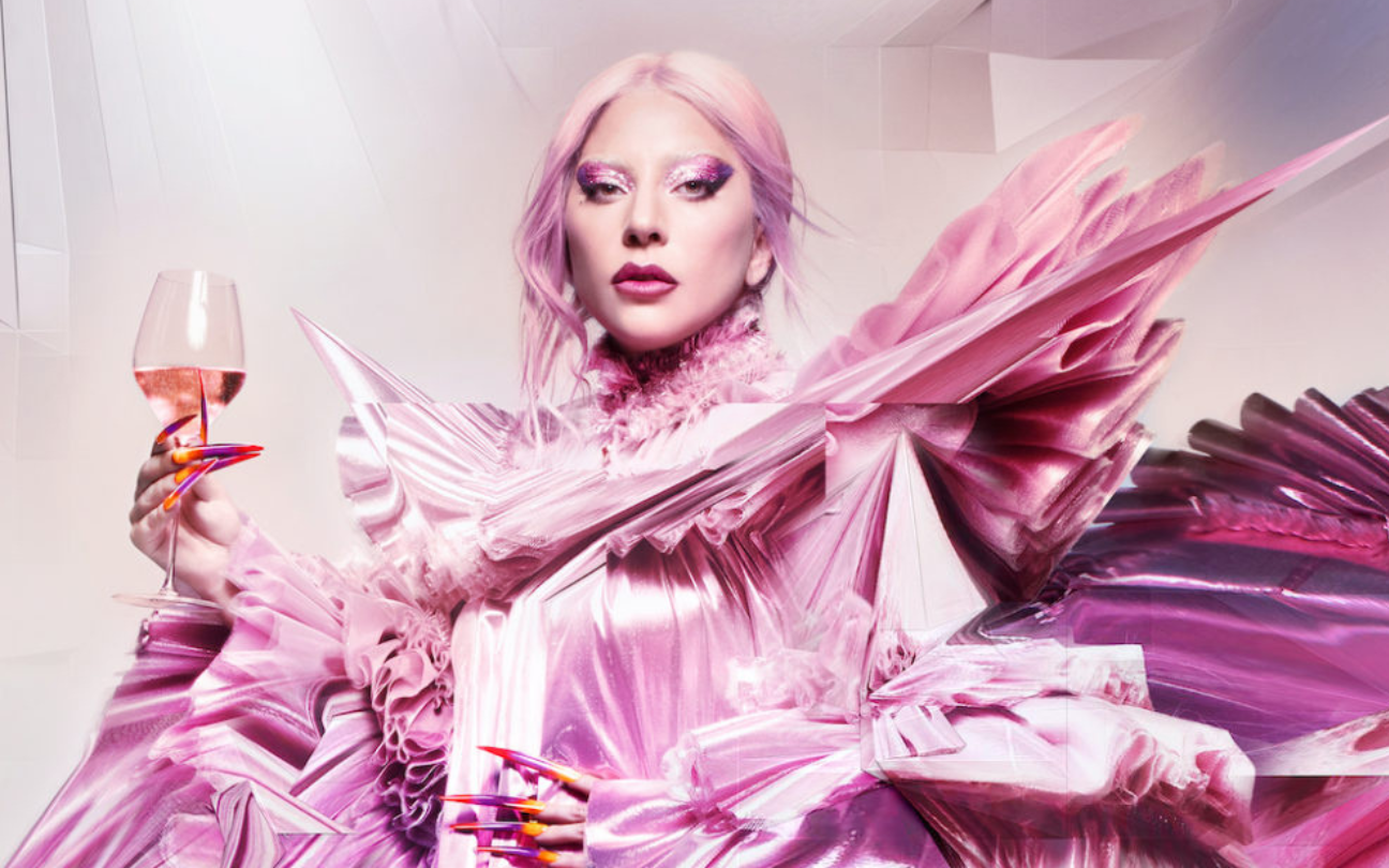 Lady Gaga posa para a propaganda do próprio champgne em foto de Nick Knight