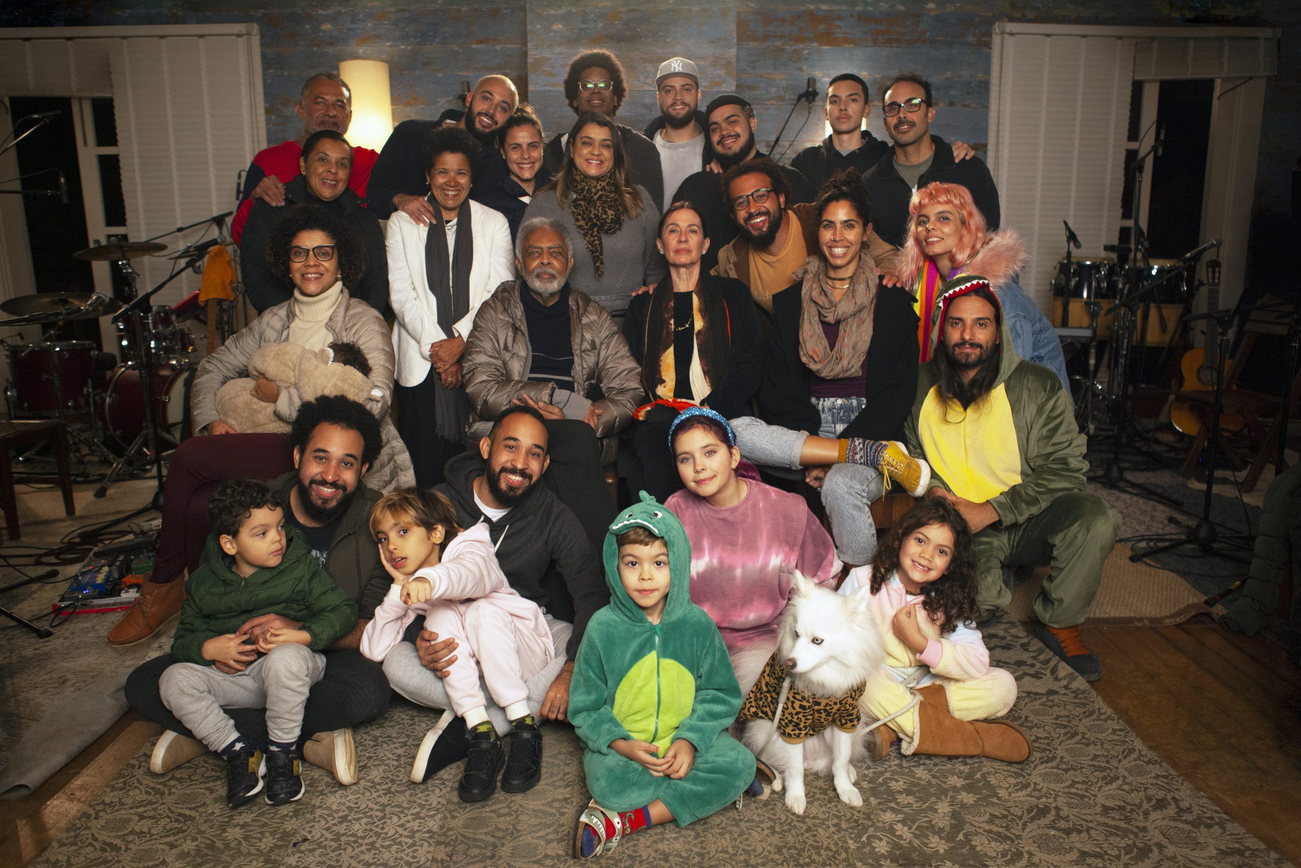 Gilberto Gil e família em cena de série documental