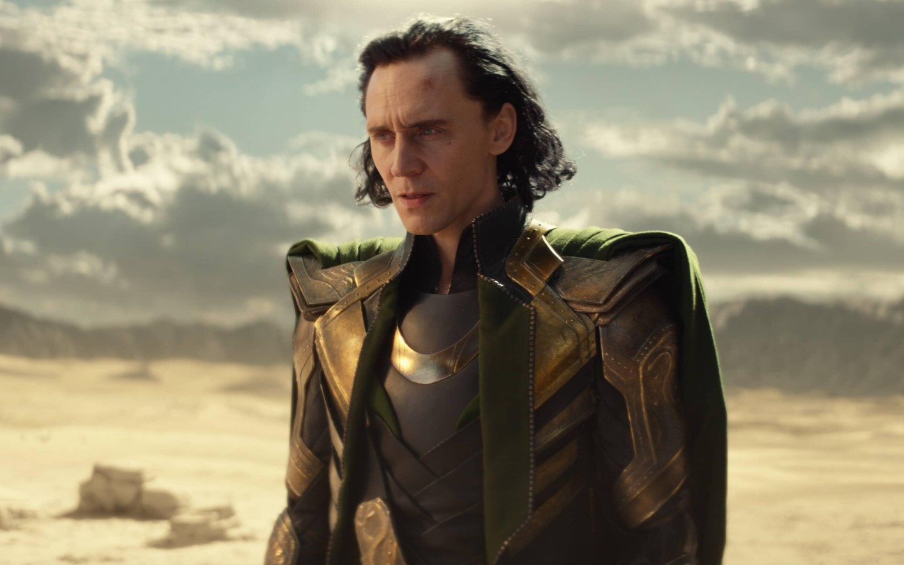 Tom Hiddleston em cena de Loki