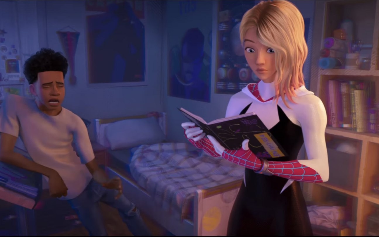 Miles Morales e Gwen Stacy em cena de Homem-Aranha Através do Aranhaverso - Parte 1