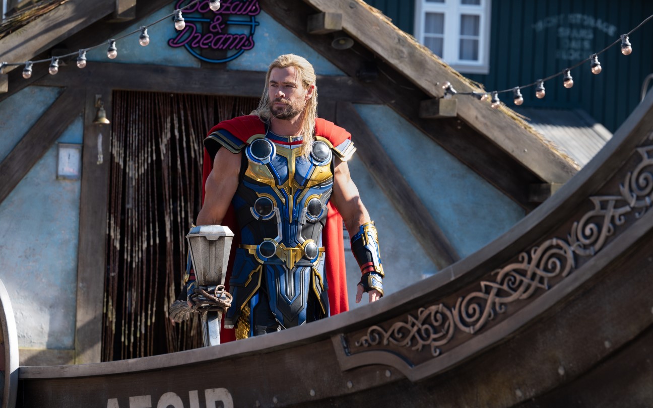 Chris Hemsworth em cena de Thor 4