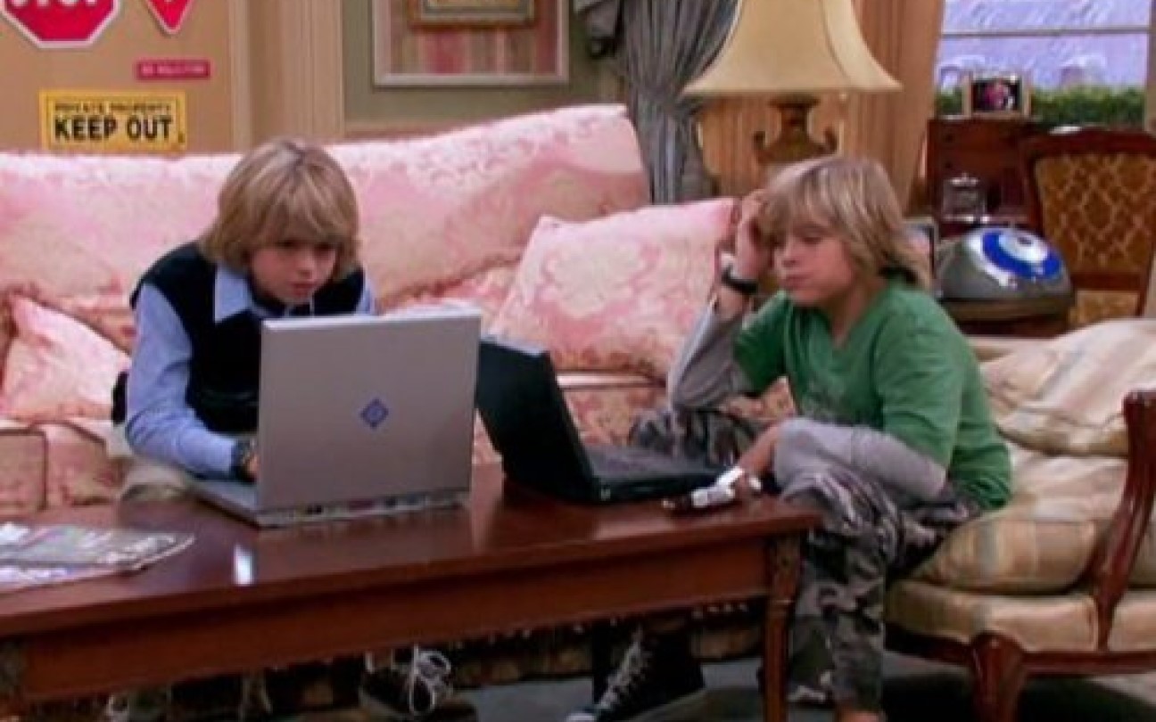 Cole e Dylan Sprouse em cena de Zack & Cody: Gêmeos em Ação